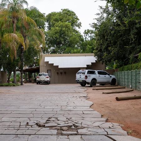 אפינגטון Riverbank Lodge מראה חיצוני תמונה