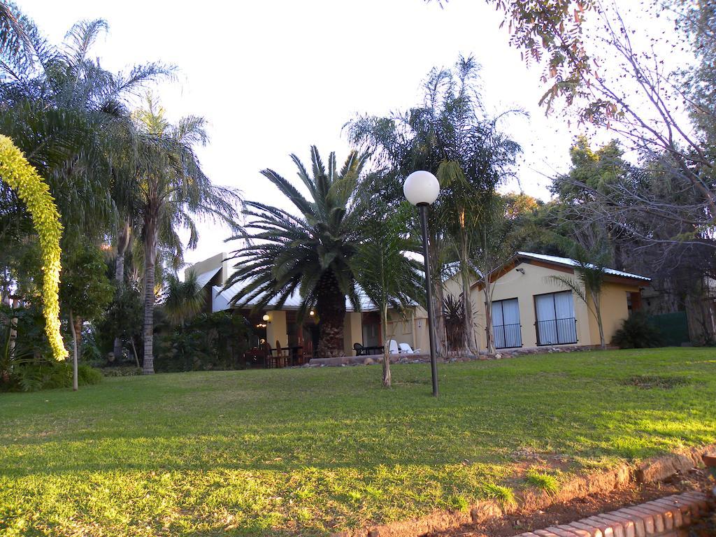אפינגטון Riverbank Lodge מראה חיצוני תמונה