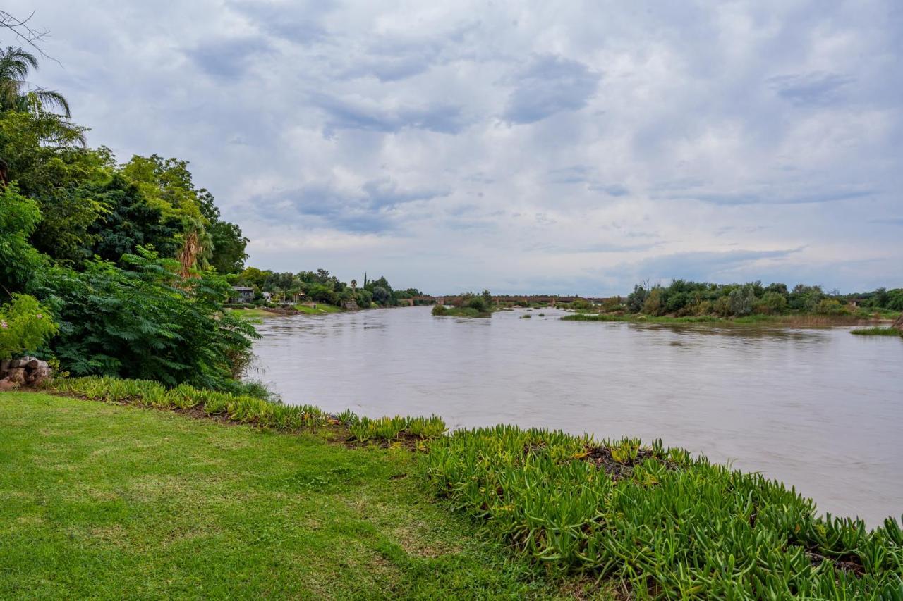 אפינגטון Riverbank Lodge מראה חיצוני תמונה