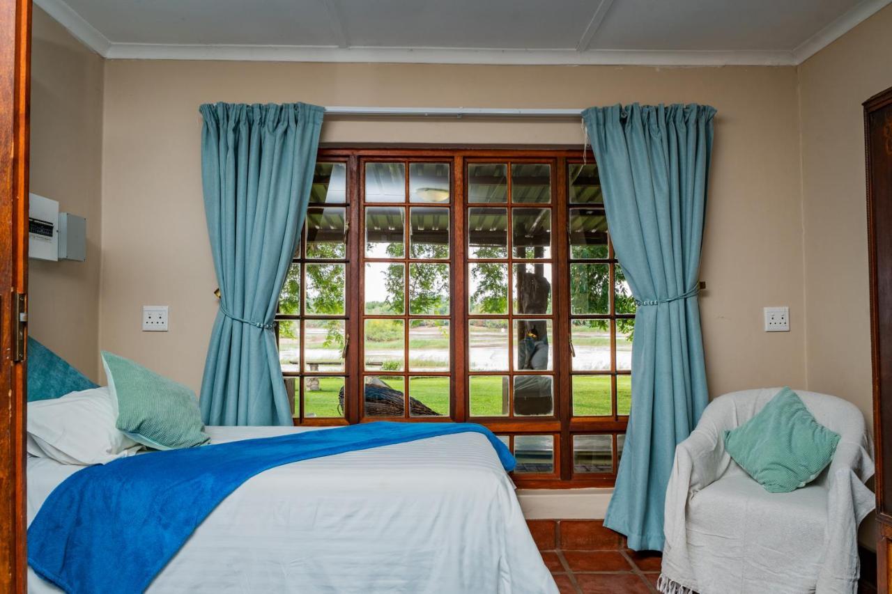 אפינגטון Riverbank Lodge מראה חיצוני תמונה