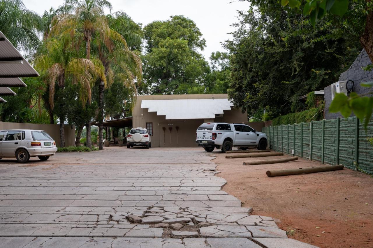 אפינגטון Riverbank Lodge מראה חיצוני תמונה