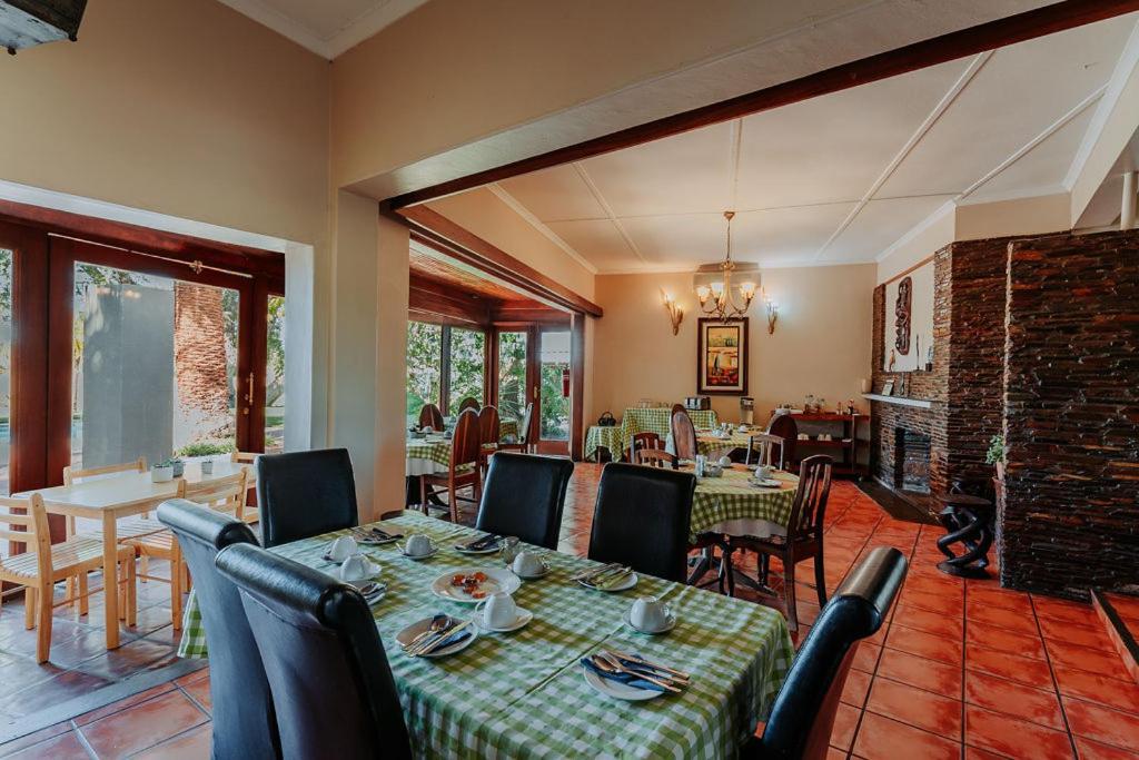 אפינגטון Riverbank Lodge מראה חיצוני תמונה