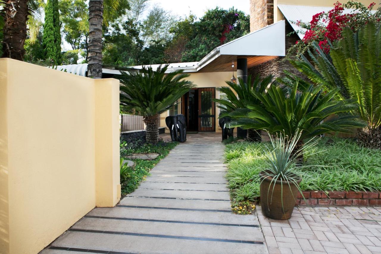 אפינגטון Riverbank Lodge מראה חיצוני תמונה